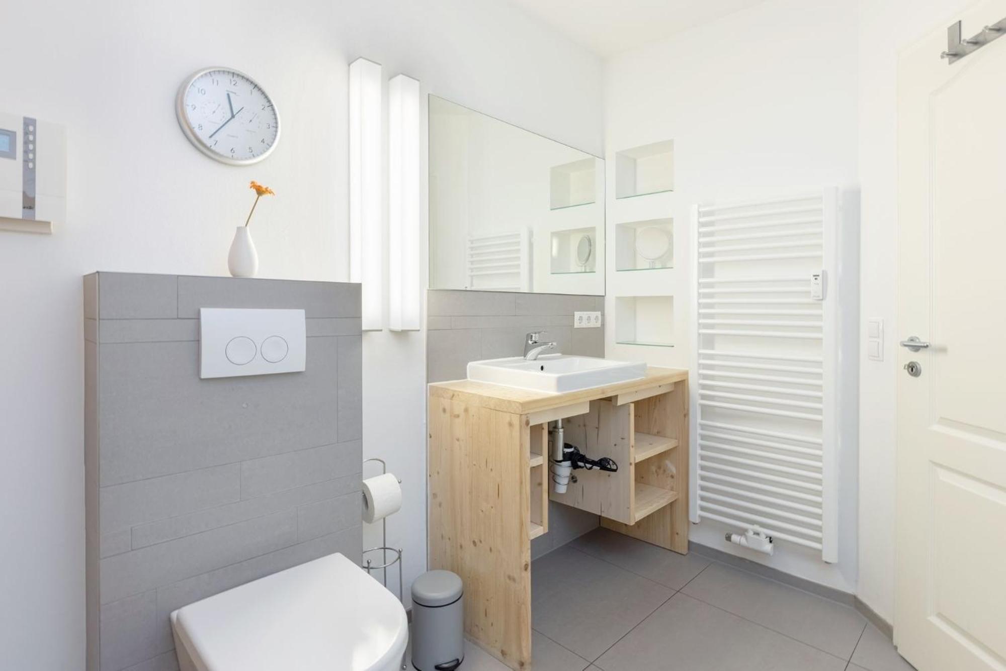 First Floor Apartment Хафкруг Екстериор снимка