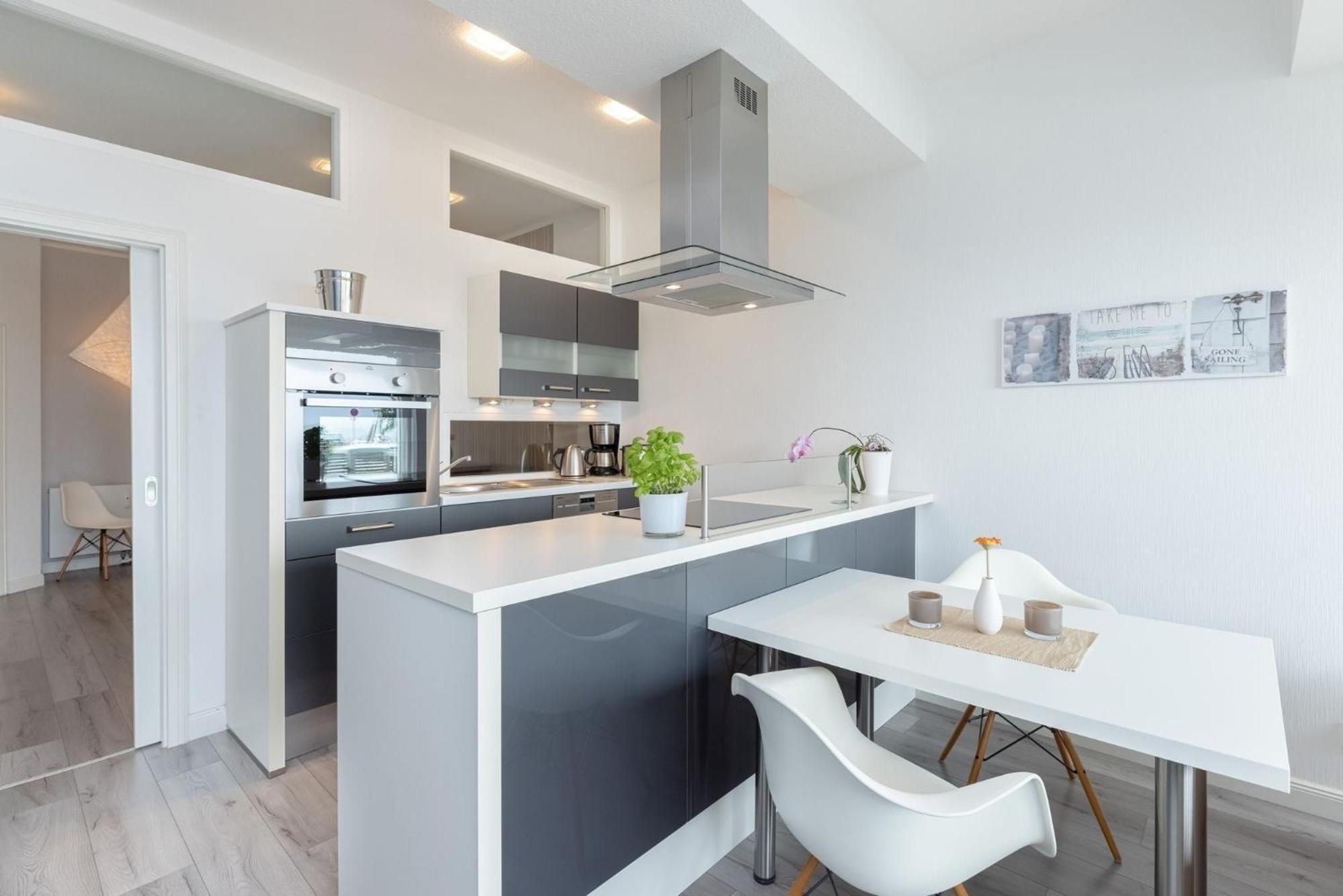 First Floor Apartment Хафкруг Екстериор снимка
